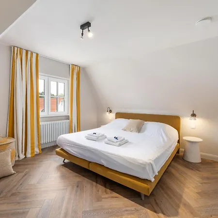 Manouchka - In Alle Luxe Aan Zee