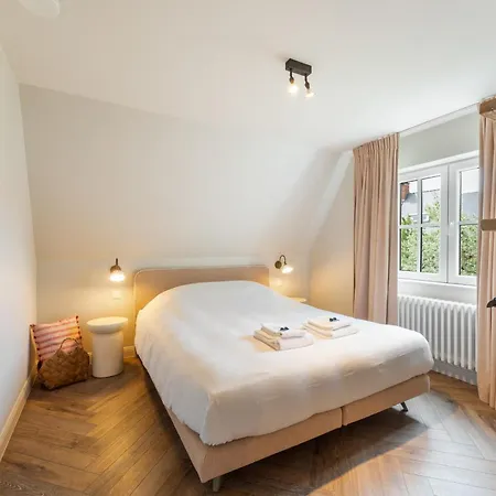 Manouchka - In Alle Luxe Aan Zee De Haan