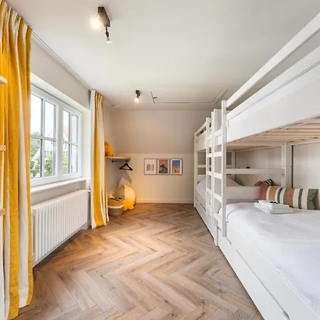 Manouchka - In Alle Luxe Aan Zee * De Haan