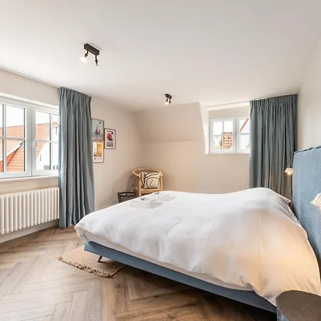 Manouchka - In Alle Luxe Aan Zee De Haan