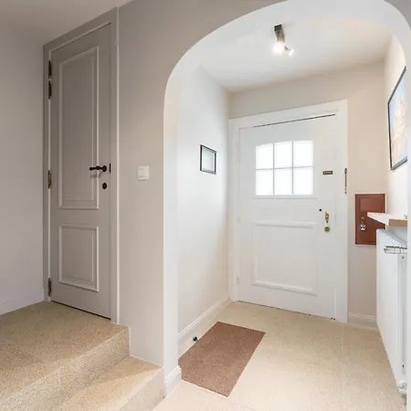 Manouchka - In Alle Luxe Aan Zee *