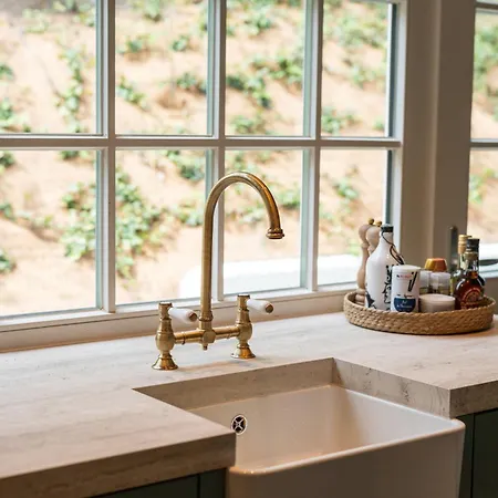 Manouchka - In Alle Luxe Aan Zee