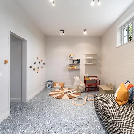 Manouchka - In Alle Luxe Aan Zee *